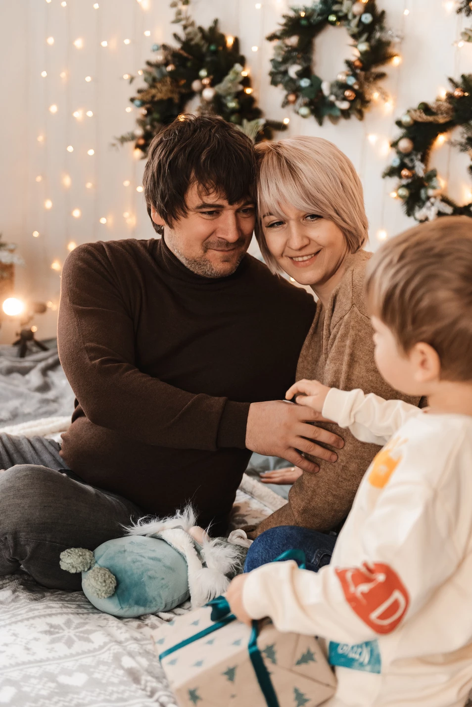 Cover image for “Children’s Christmas photo session with candy canes”